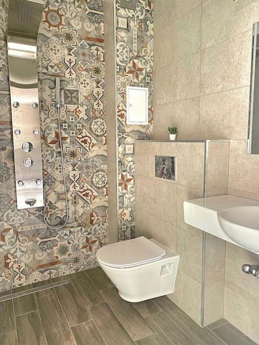 Stylish Apartment Near City Center プロヴディフ エクステリア 写真