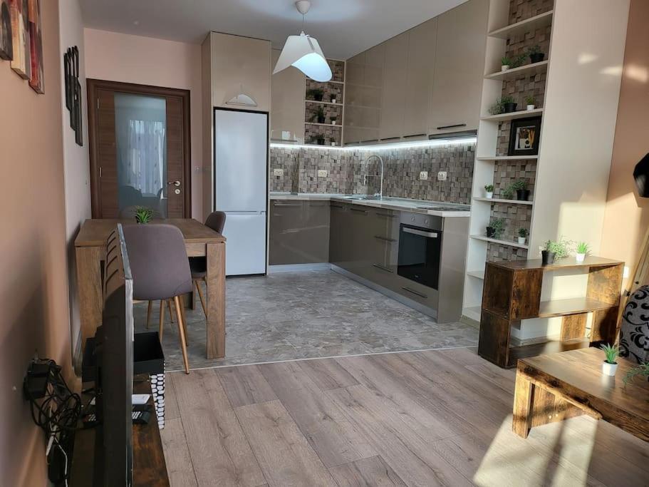 Stylish Apartment Near City Center プロヴディフ エクステリア 写真