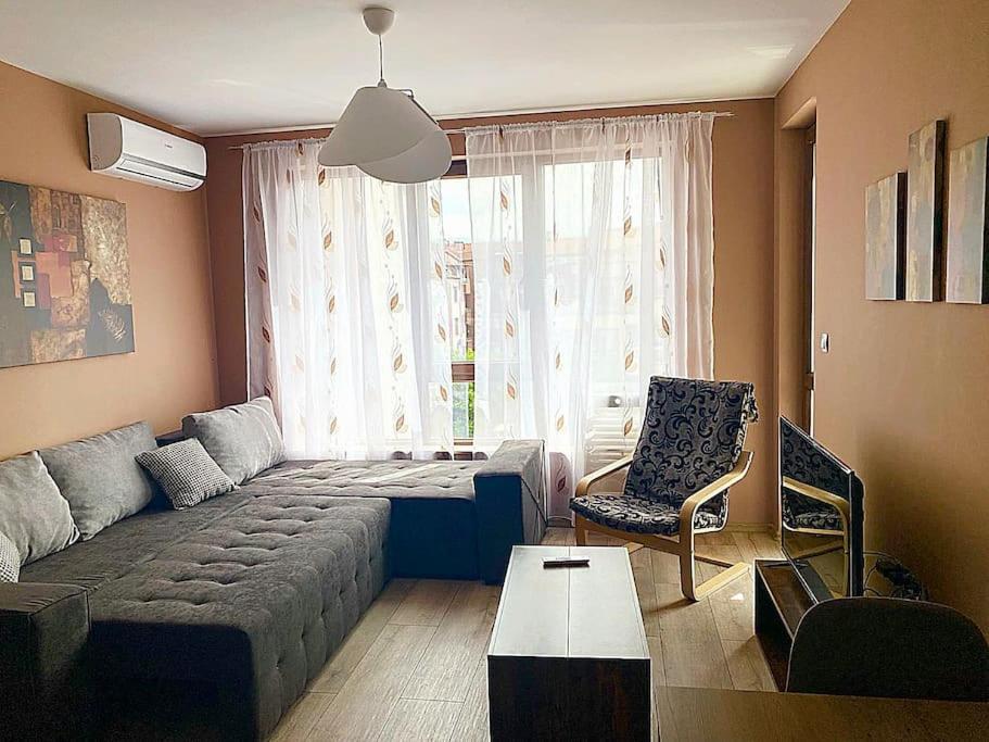 Stylish Apartment Near City Center プロヴディフ エクステリア 写真