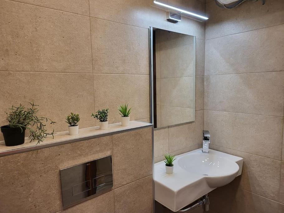 Stylish Apartment Near City Center プロヴディフ エクステリア 写真